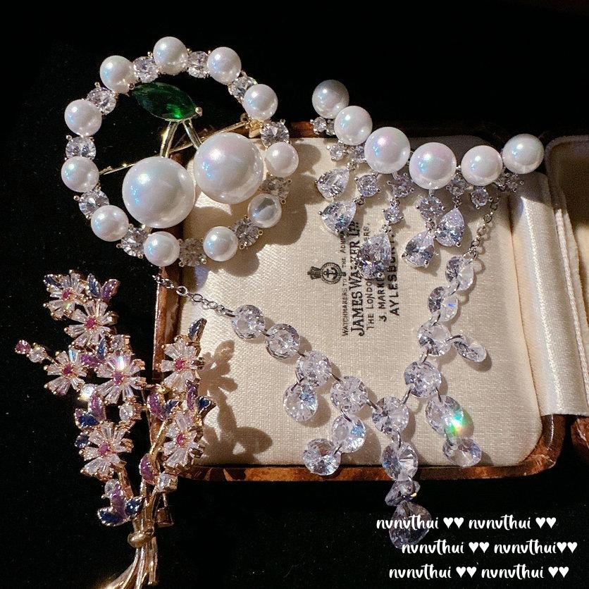 Yuji Colorful Pearl Water Drop Gemstone Brooch, Mermaid Tears, Plated With 18K Gold, Teardrop String Fringed Zircon Necklace.