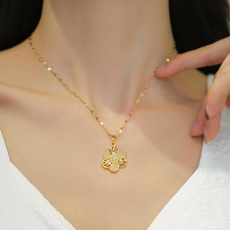 Rotating Flower Light Luxury Banquet Wedding Necklace Women'S Versatile Collarbone Chain Titanium Steel Chain