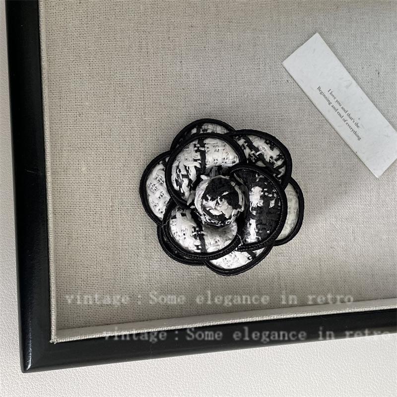 Módní Středověká brož Pin Niche Vintage Camellia Pearl Brož Lehká Luxusní High-End Malá Brož Voňavý Styl Žena