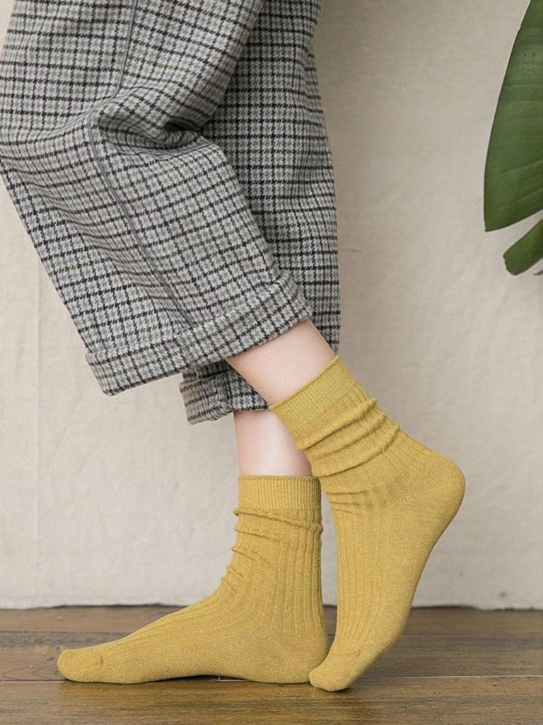 Sugar Fruit Striped Couple Mid Length Socks, Breathable, Sweat Absorbing, and Odor Proof, Suitable for Outdoor Hiking Activities