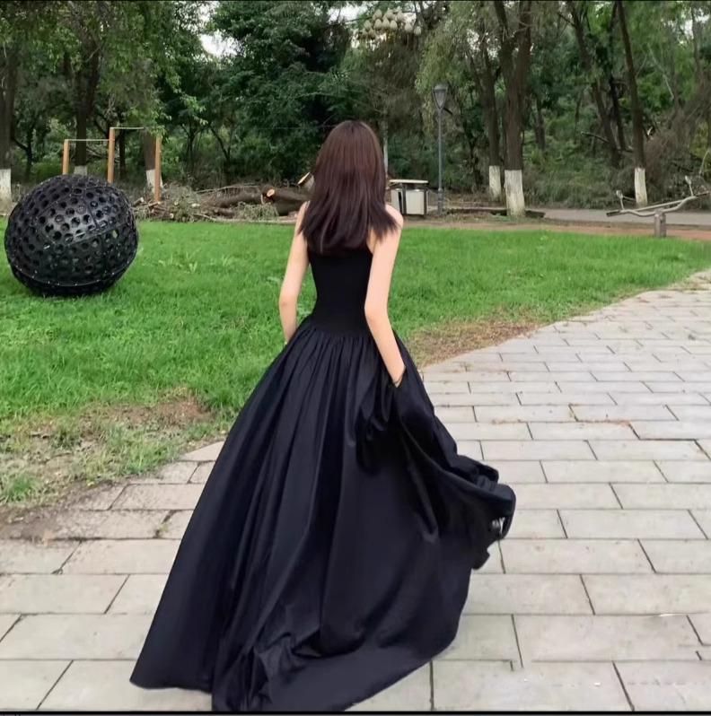 French Retro Black Slimming Waist-Defining Long Beach Dress for Thailand Travel & Sanya Seaside Vacation