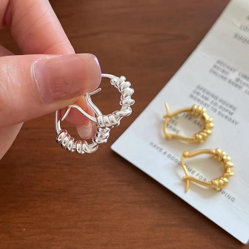 Simple Geometric Twist Earrings Female Fashionable Temperament Creative Ear Buckle Niche Design Earrings Affordable Dainty Earrings Daily Wear
