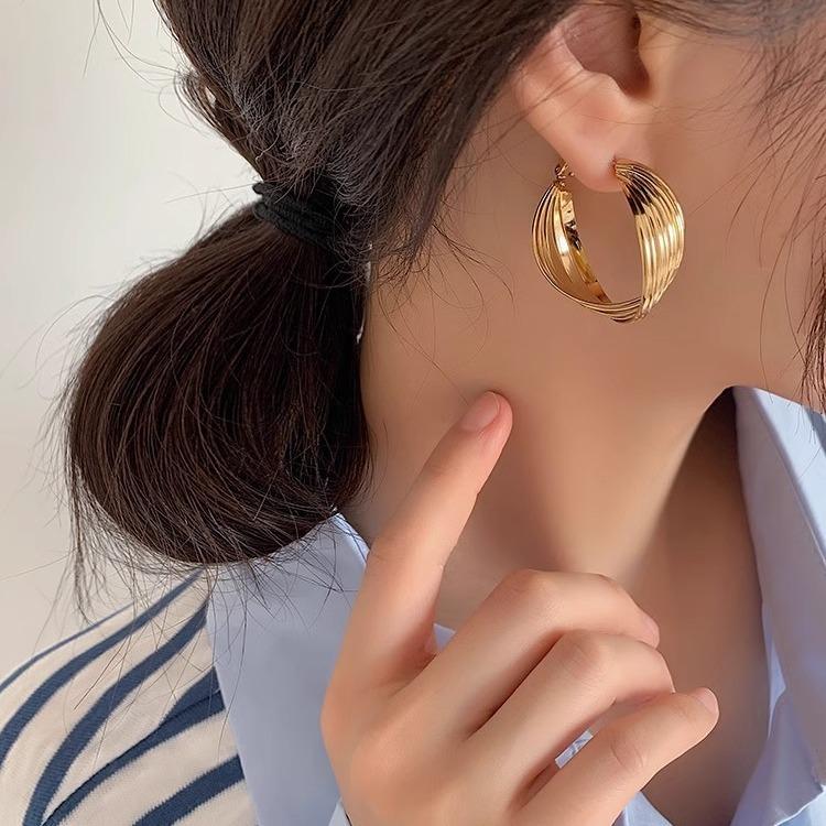 French Retro Earrings, Female Niche Design, High-end Hong Kong Style Twisted Earrings, Versatile Earrings