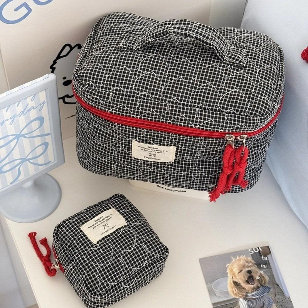 Classic Quilted Heart Makeup Bag Large Capacity Zipper Cosmetic Bag Korean Style Plaid Toiletry Pouch Outdoor