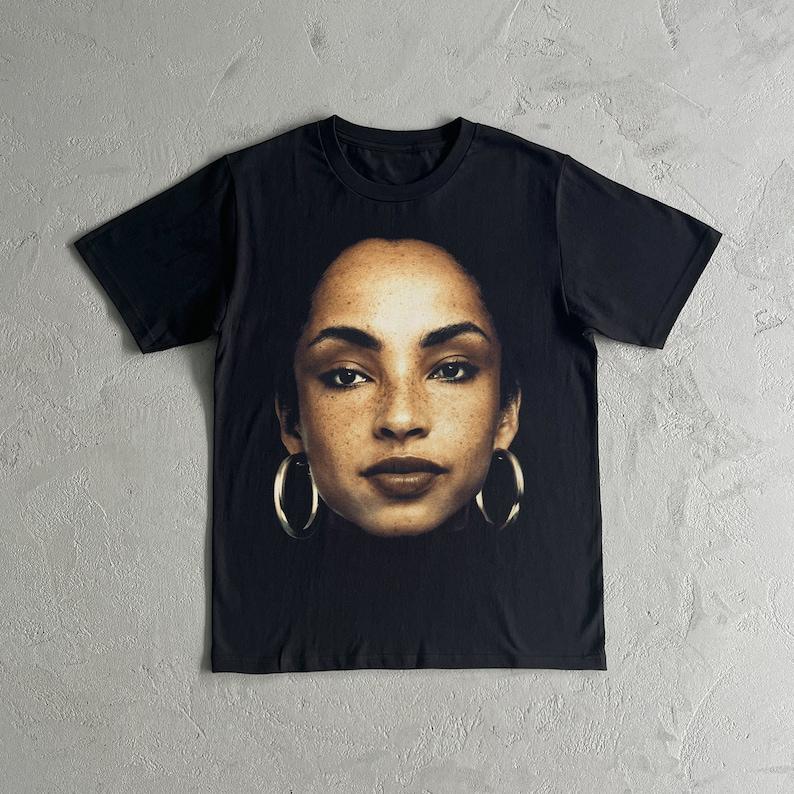 SADE ADU T-SHIRT - Graphic Sade Adu Heavy Unisex T-Shirt M