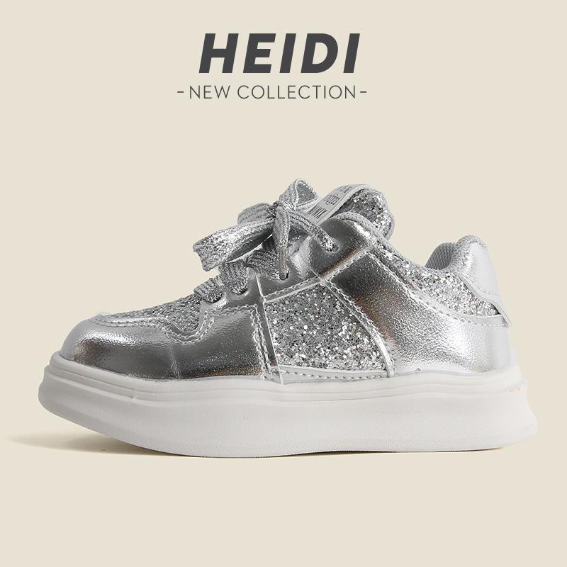 

Детская спортивная обувь 2025 весна и осень новая обувь для девочек повседневная обувь с пайетками трендовые кеды для мальчиков мягкая подошва обувь для малышей одинарная 21-25 (5 pairs in one hand) серебряный