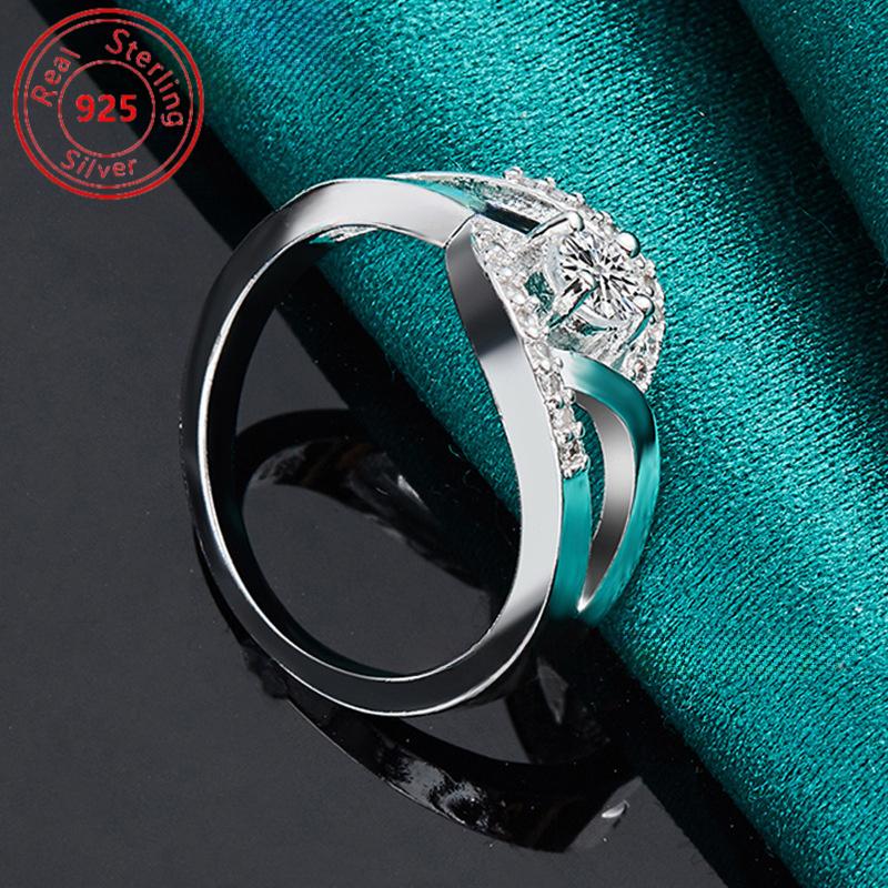 Pure Silver Geometric Synthetic Zircon Ring Is a Perfect Charming Choice for Daily Wear and Banquets