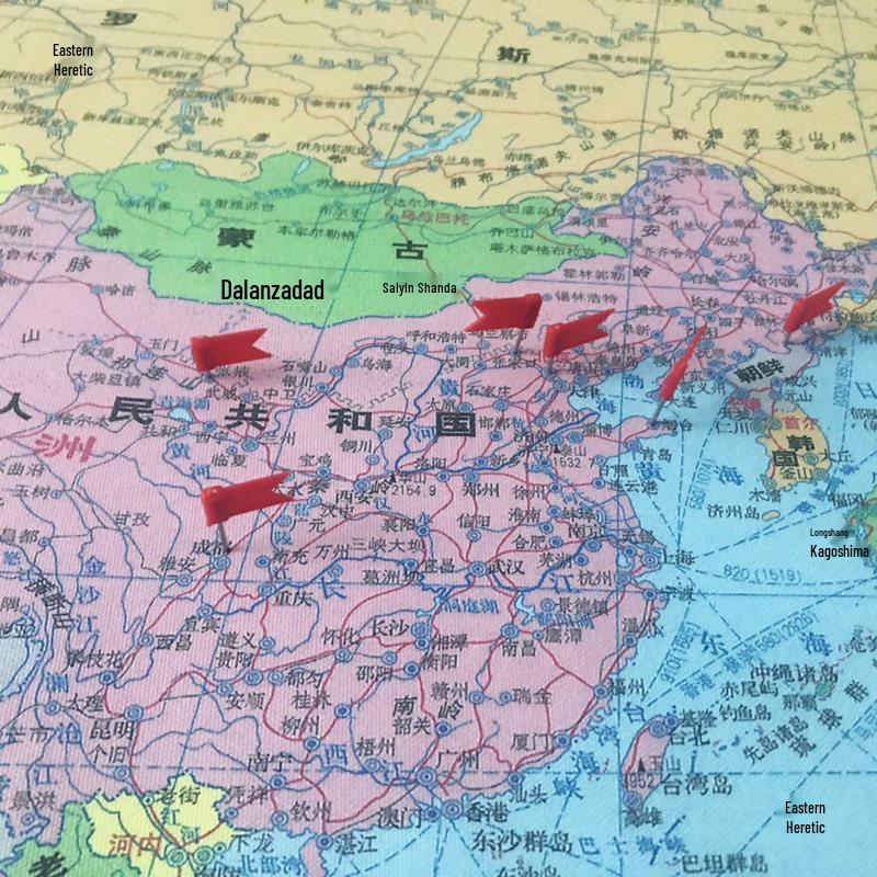 100 Red Flag Map Marker Pins: Small, Creative Pushpins for Cork Boards and Crafts