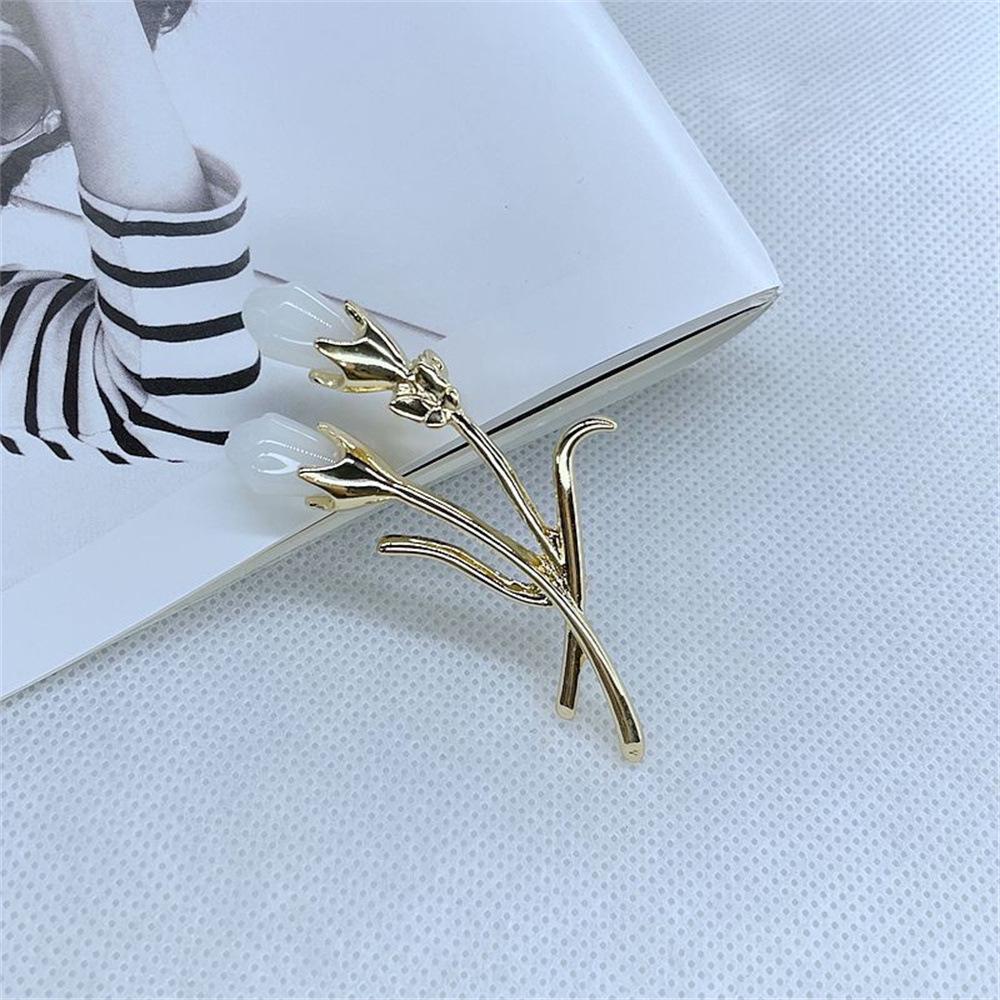 Gold-Plated Magnolia Brooch with Imitation Jade, Ethnic Style Cheongsam Hanfu Women's Accessory Pin