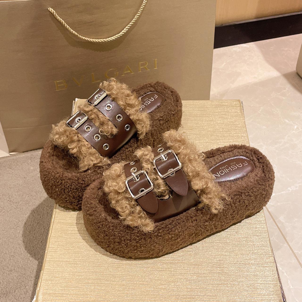 

Thick-bottomed high-end white fluffy slippers for women s outer wear 2025 new autumn super-hot fluffy explosive cotton slippers 40 темно-коричневого