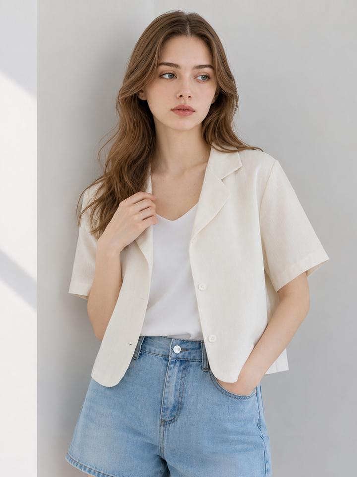 PAIGEFLYNN Three-Button Tailored Short Sleeve Jacket_S6Bjk003C