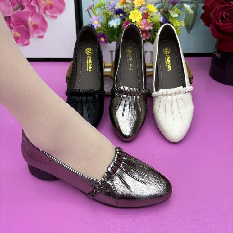 New Fashion Pointed Single Shoes Women's 2025 Autumn Versatile Middle-aged and Elderly Soft Leather Soft Sole Not Tired Feet Shallow Mouth Mother Shoe