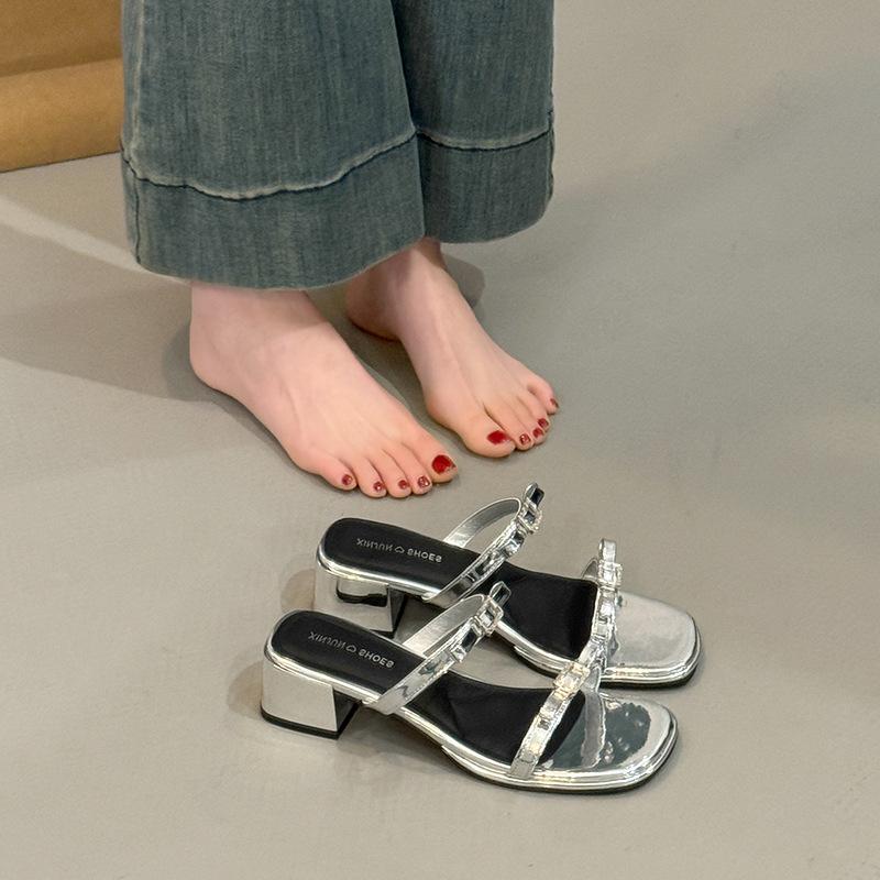 Low-heeled rhinestone cool slippers for women's summer wear open-toed new fashion versatile with skirts and sandals