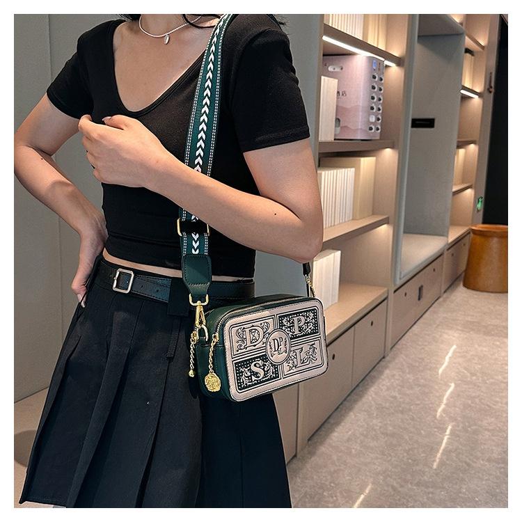 IELGY Ladies Retro Style Letter Wide Shoulder Strap Simple Shoulder Crossbody Bag