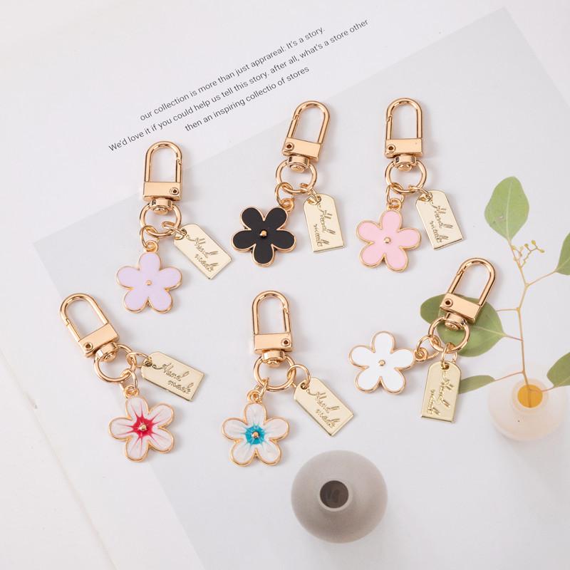 Cute Sweet Multicolour Five Leaves Flower Key Chains for Women Personality Backpack Protective Cover Pendant Keyring Friend Gift
