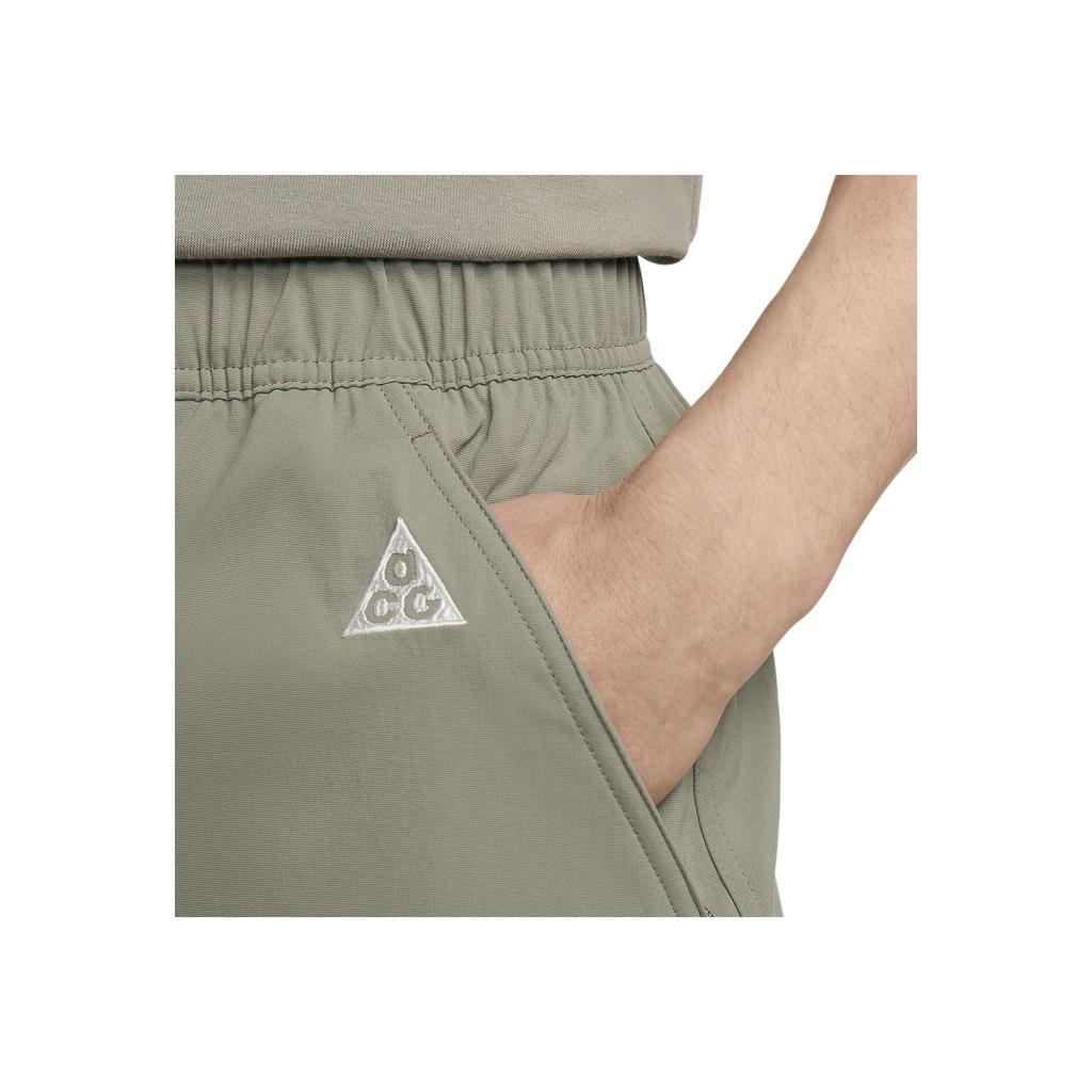 Nike Pantaloncini da Trekking Casual Comodi Idrorepellenti Traspiranti Serie ACG da Uomo Fondo Ardesia Scuro Bianco Summit FN2431-053