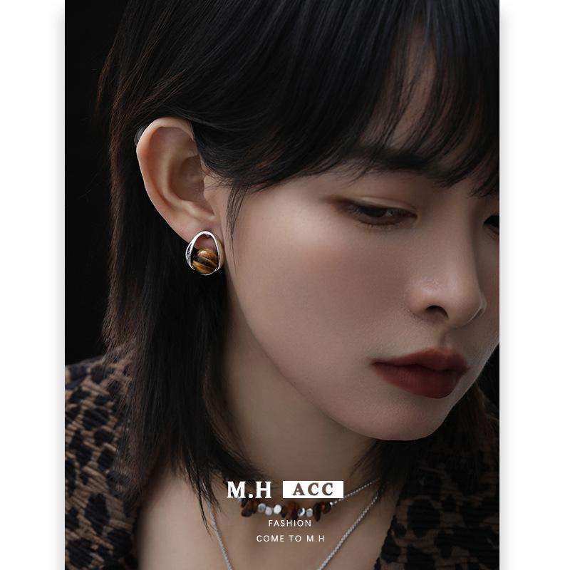 Retro Tiger Eye Women's Stud Earrings: Elegant, Luxurious, Unique Design