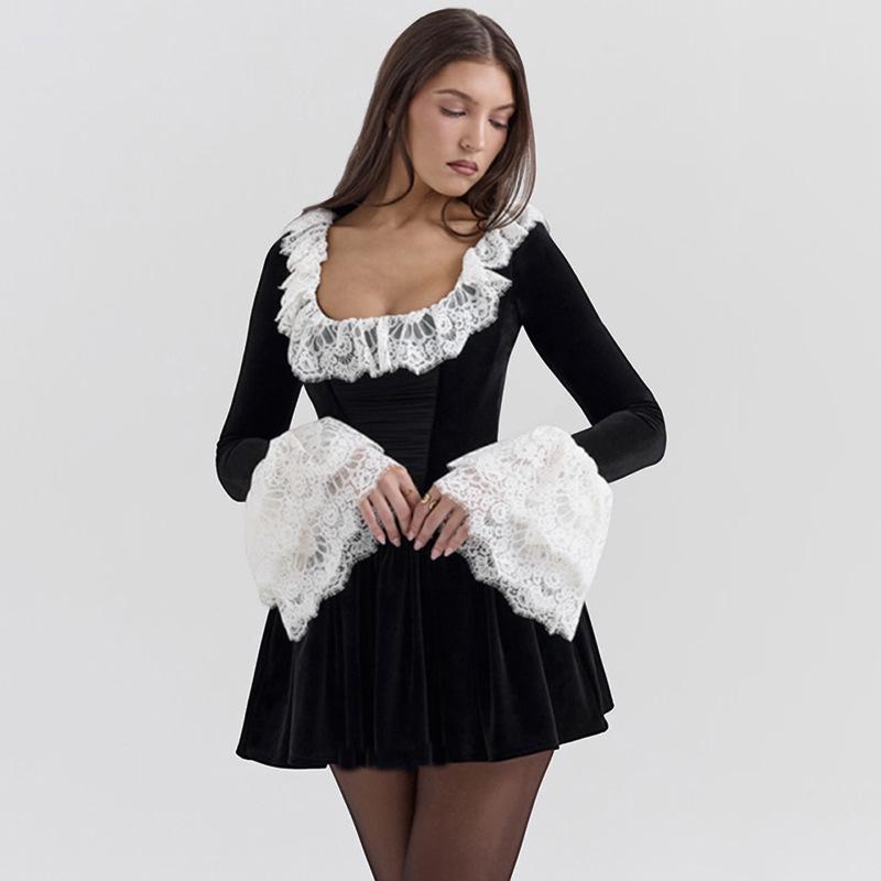 

Мини-платье из черного бархата и кружева с квадратным вырезом, осень/зима 2024 г. чёрный