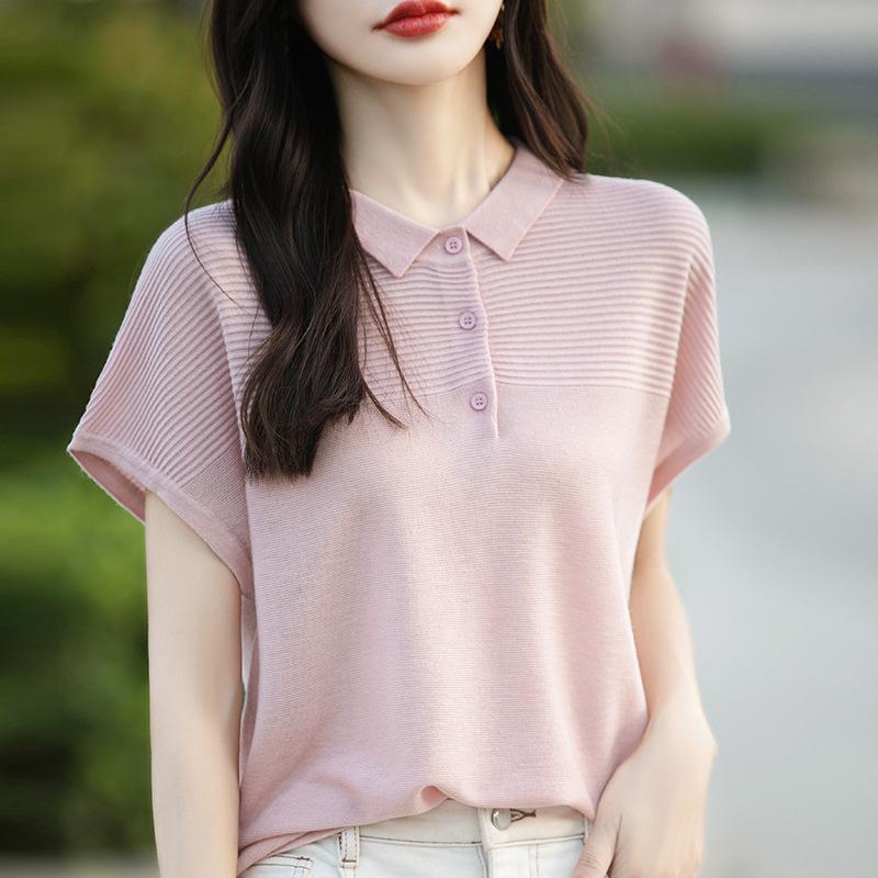 Il nuovo maglione estivo a maniche corte in maglia è ampio, snellente e versatile. Il top in seta ghiaccio sottile è facile da abbinare