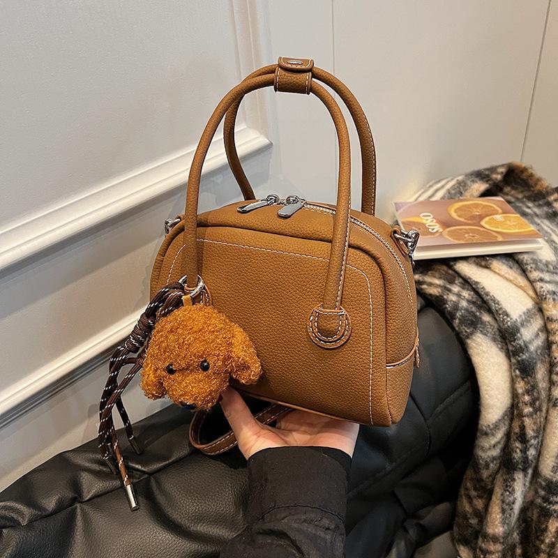 Small bag women's retro new fashion niche design shoulder messenger bag portable pillow bag