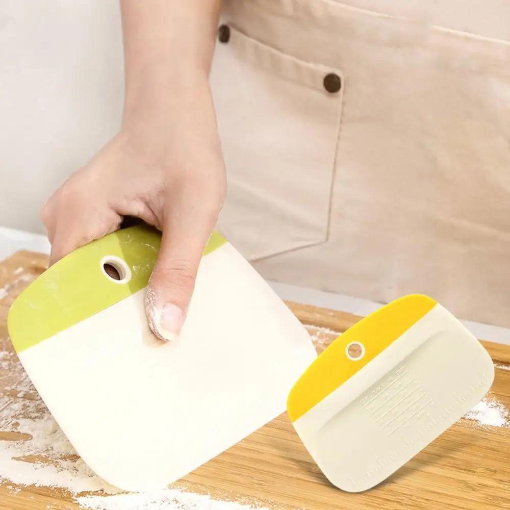 

2PCS Multipurpose Bench Scraper with Measuring Scale Food Scrapers Dough Cutting Knives Cake жовтий