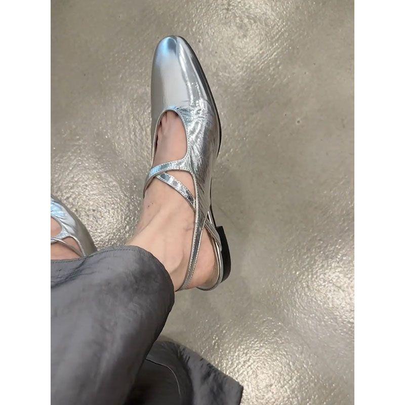 

Французские серебристые темпераментные сандалии с перекрестными ремешками, летняя обувь, супер инопланетный стиль, удобные, универсальные, повседневные, крутые шлепанцы 40 серебряный