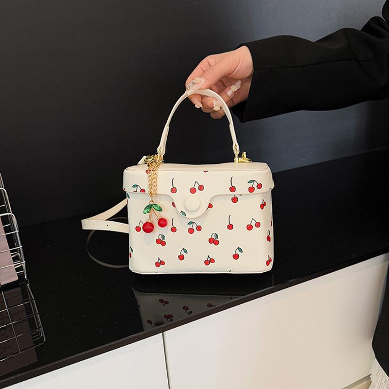 Yogodlns Sommer Neue Quadratische Umhängetasche für Damen Niedliche Kirschschnalle Handtaschen Vielseitige Pendel Einzelschultertaschen