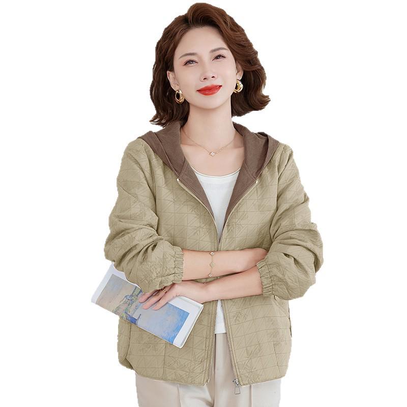 Stylish Spring Hooded Cardigan for Middle-Aged and Elderly Women: Short, Fashionable Outerwear for Spring and Autumn