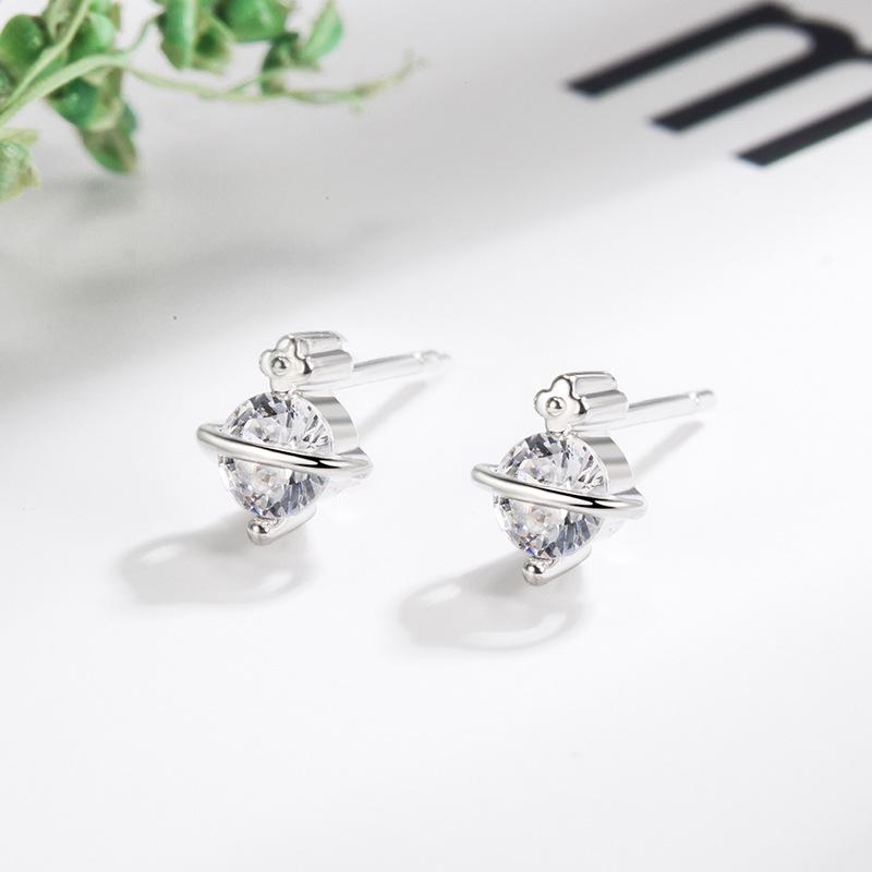 Boucles d'oreilles Mini Saturne Élégantes - Design de Planète Ultra-Petit, Style Coréen Polyvalent pour le Quotidien