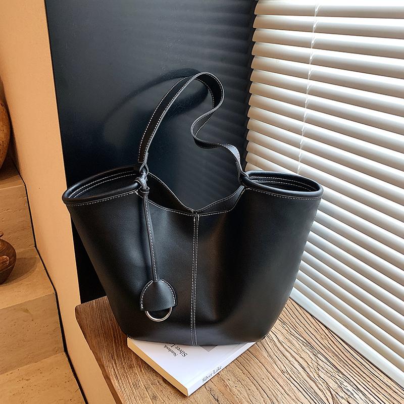 

Autumn New Large Capacity Tote Bag Texture PU Versatile Travel Handbag Korean Retro Women s Single Shoulder Underarm Bags (30cm<Max Length<50cm) чёрный