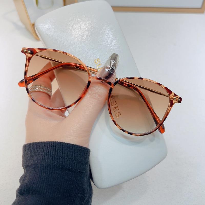 New Arrival Metal Round Sunglasses Fashion Gradient Lens for Women Men Travel Outdoor Sun Glasses