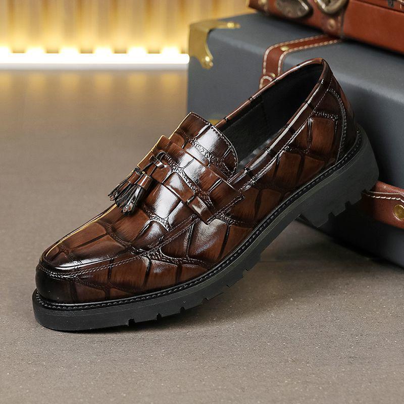 Herren Slipper aus Leder mit Krokodilmuster und Quaste - Spitz zulaufend, Britischer & Koreanischer Stil für formelle Anlässe, Business oder Hochzeit.