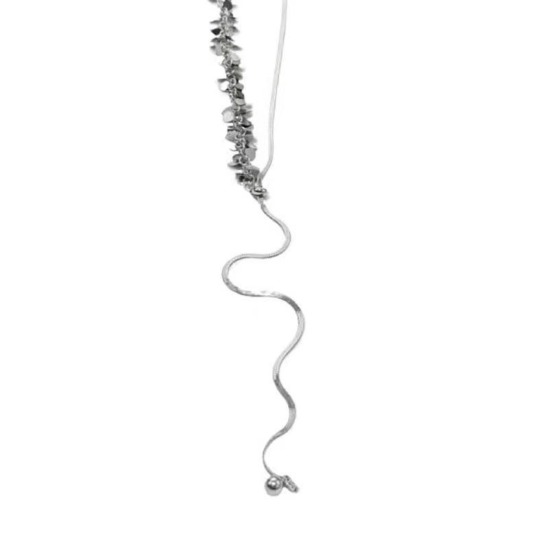 Leaf sequined serpentine long fringed necklace, personalized design, cold wind collarbone chain necklace necklace, women