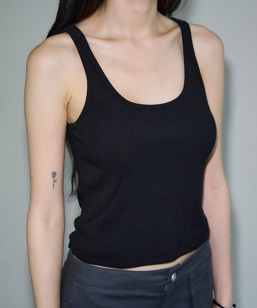 SIS A Deep Scoop Neckline Sleeveless [Black]