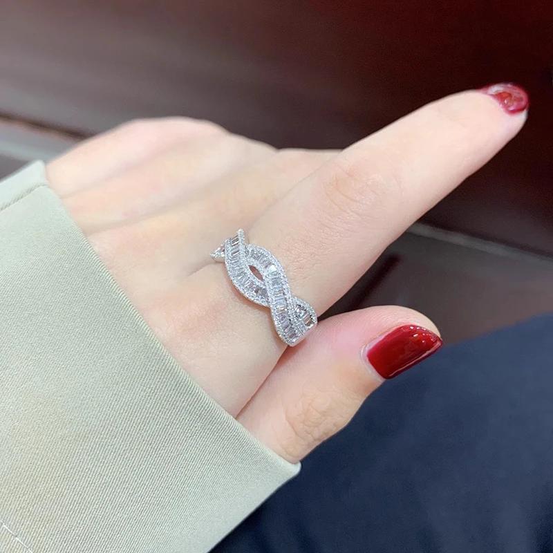 Huitan Luxury Shiny  Color Twisty Shaped Rings Inlaid Cubic Zirconia For Lady Wedding Party Engagement Accessories Jewelry