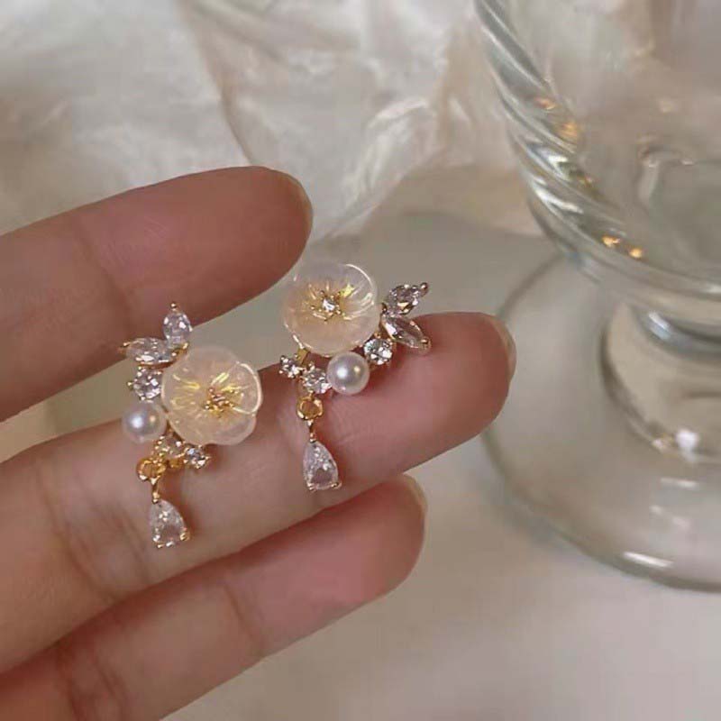 Korean White Flower Stud Earrings For Women Girls Exquisite Crystal Petal Leaf Temperament Earrings Zircon Accessories Gift