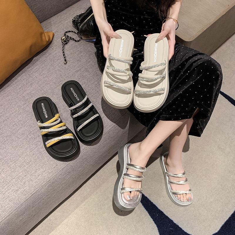 Thick-bottomed Cool Slippers Women's Summer New Fashion Rhinestone Muffin Bottom Casual Beach Slippers