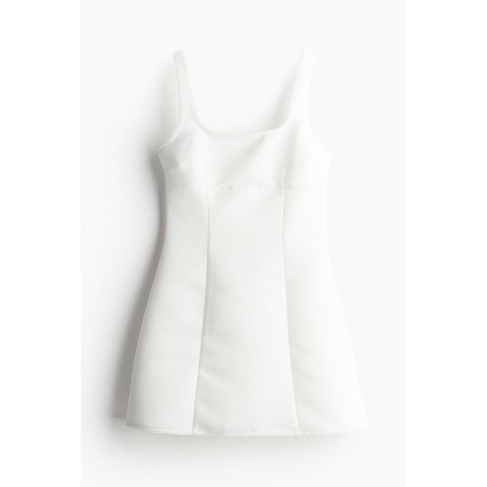 

Расклешенное платье HM белое