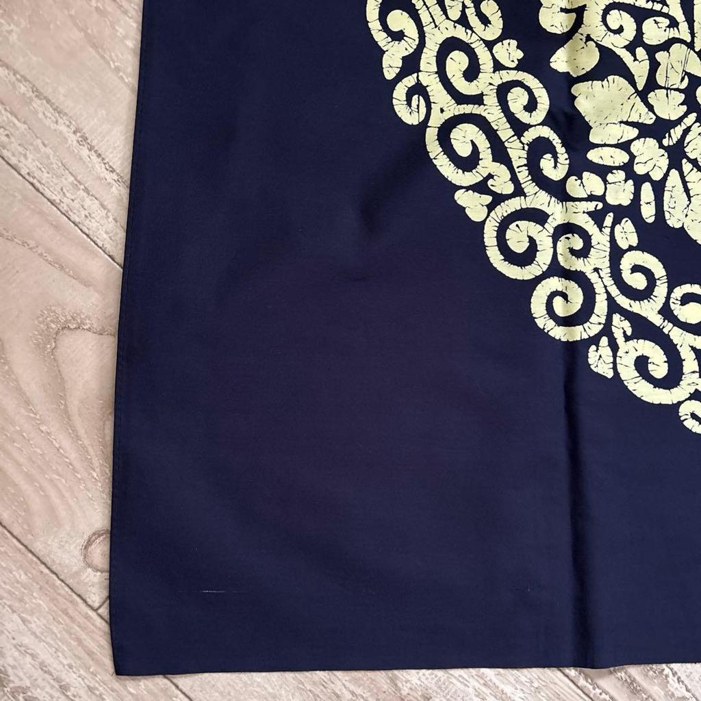 Used Today Only Price - Batik-style High-Quality Cotton Dyed - Made in Japan - Furoshiki (Wrapping Cloth) - Dye unevenness present