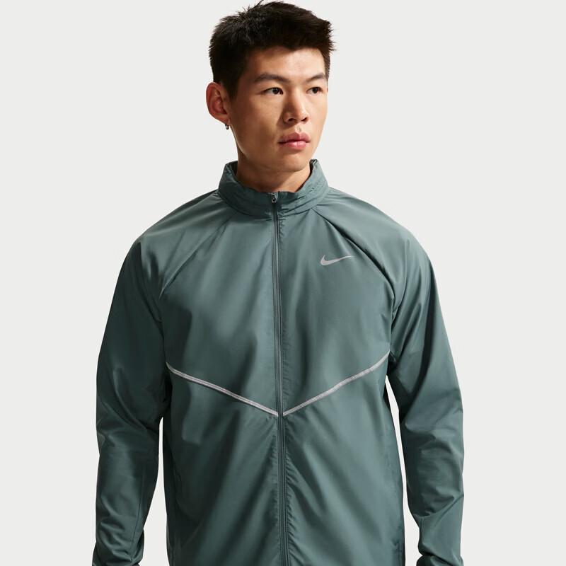 Nike Men's Loose Fit Hooded Running Windbreaker Jacket