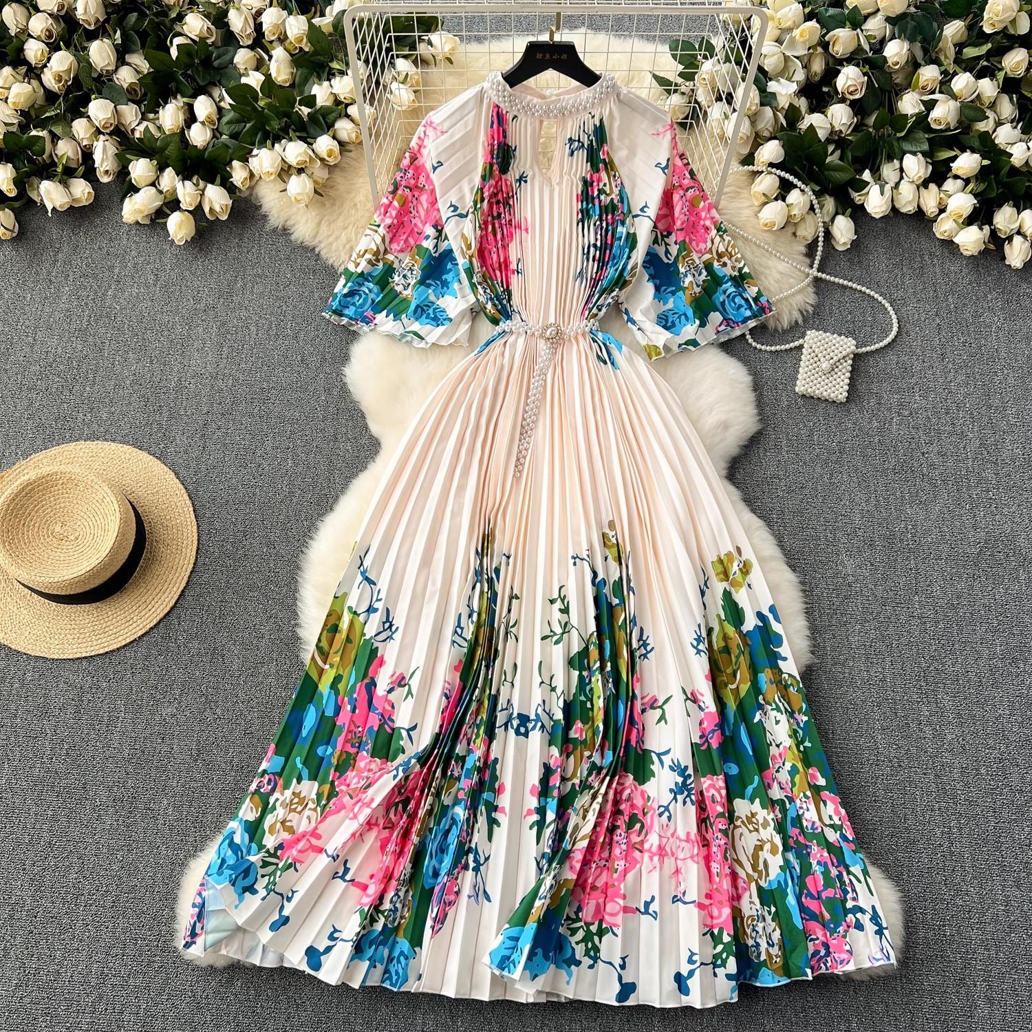 

Елегантна плісирована сукня Miyake з бісером і бісером. Жіноче довге вільне плаття з поясом із коротким рукавом і квітковим принтом. One Size