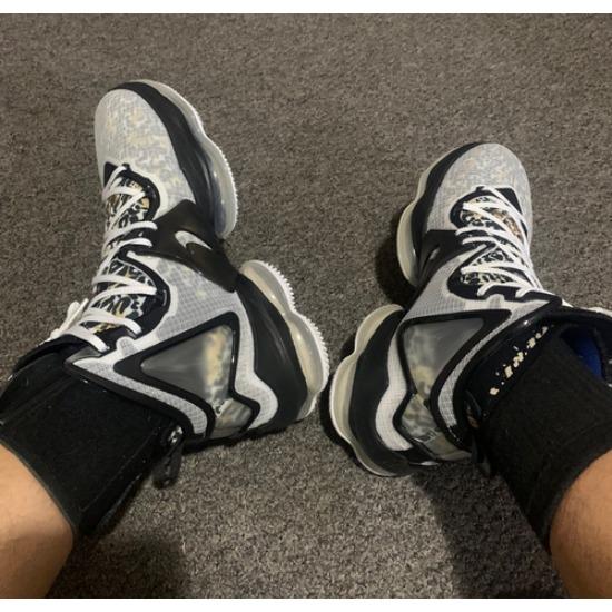 Nike LeBron 19 CZ0203-100