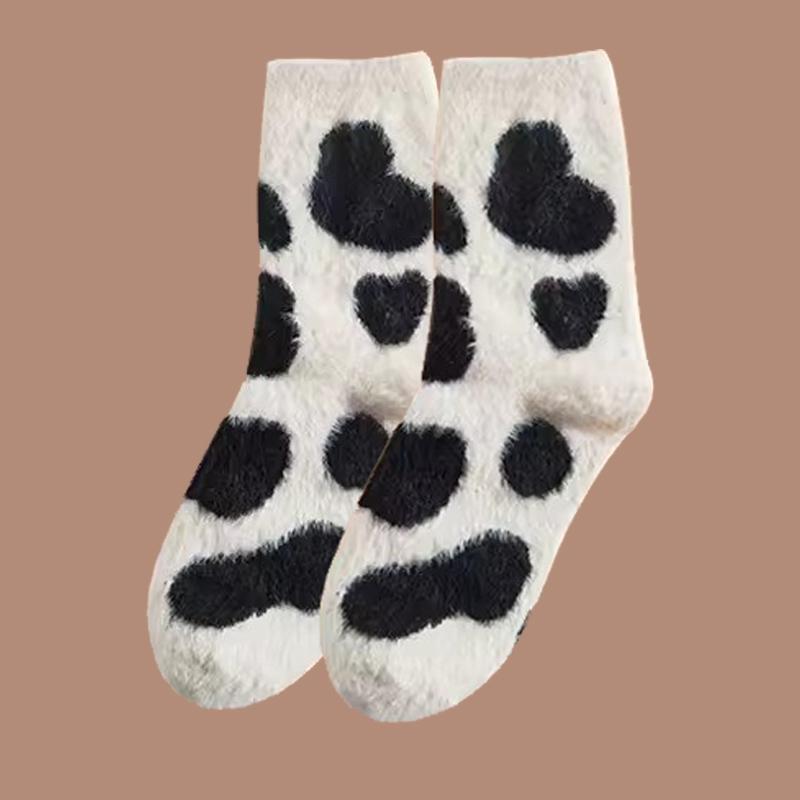 2Pairs Lovely Cow Pattern Fuzzy Crew Socks Milk Spotted Plush Thickened Soft Cute Comfortable Mid Tube Socks Warm Autumn Winter
