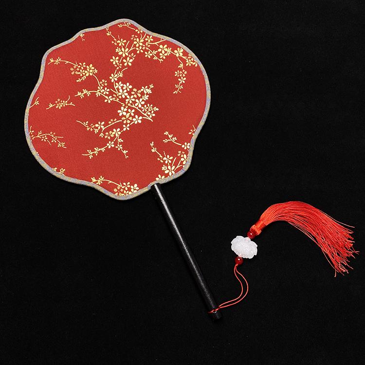 Éventail rond en soie rouge Hanfu ancien, orné d'un long pompon, pour la mariée.