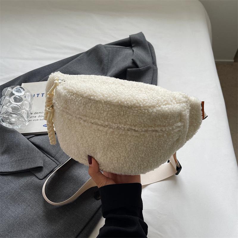 Lambswool Plush Crossbody Bag: 2024 Winter Versatile Small Chest Bag for Women In Solid Colors