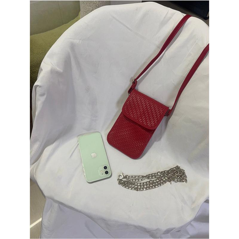 2 New fashionable textured mobile phone bag female messenger bag versatile, small and lightweight mini small bag small square bag female