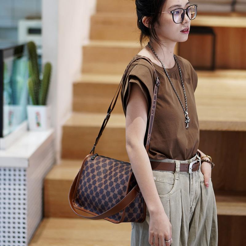 Bags women's bags 2025 new popular fashion shoulder messenger bags women's versatile large-capacity pea dumpling bags