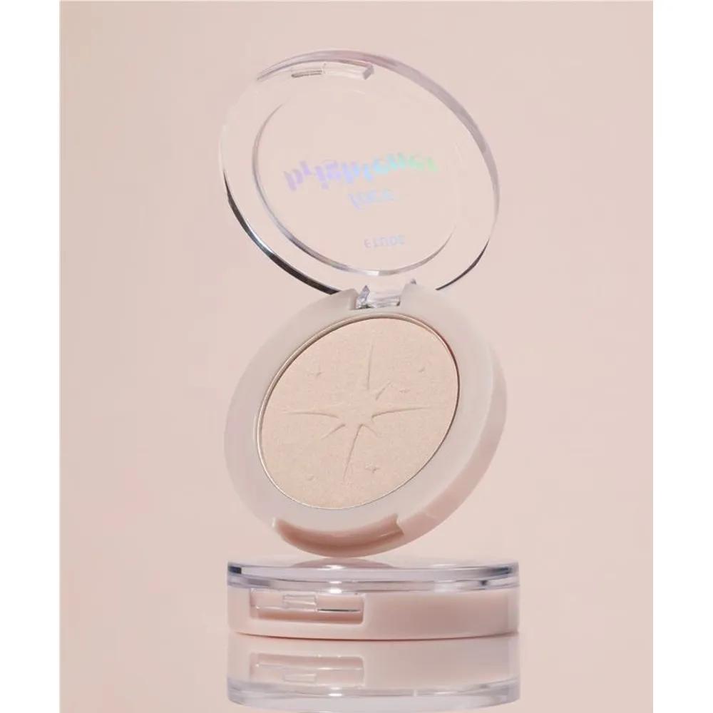 Face Brightener / Highlighter / Shimmering Pearl Powder