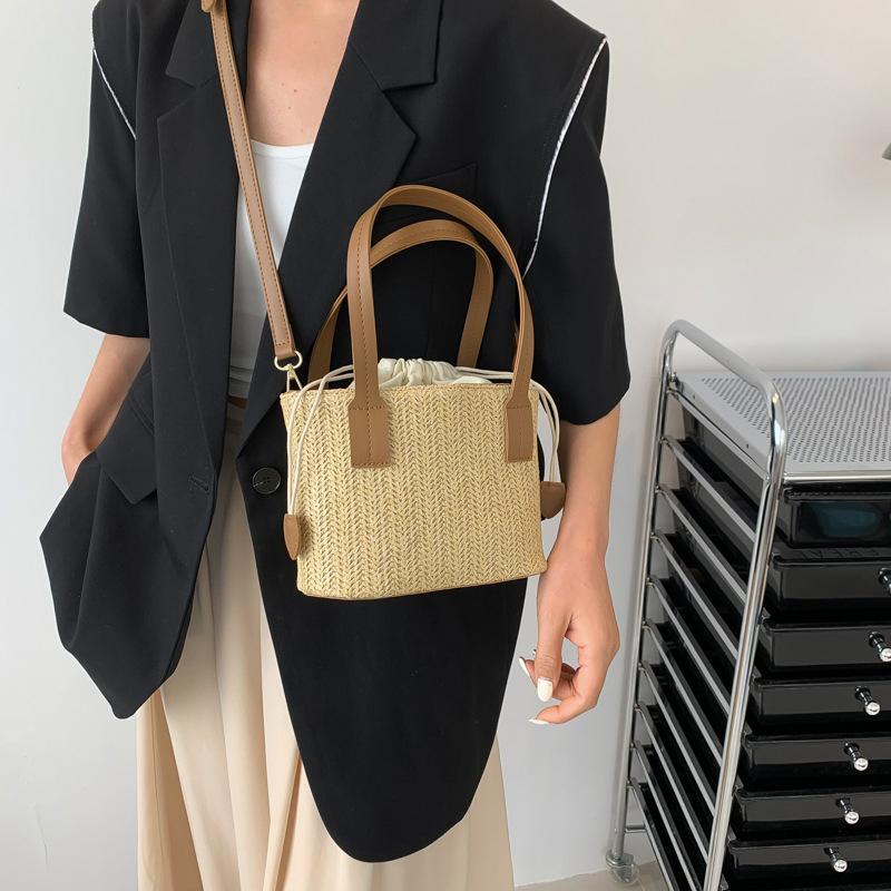 Knit Travel Bags Straw Woven Beach Bag Wrist Pack Women Handle Female Bucket Tote Bags Rattan Ladies Purses Handbag