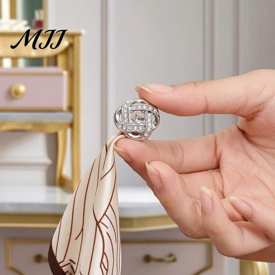 Smooth Sliding Scarf Ring Twist Knot Ring, Rhinestone Holder Decorative Knotted Slide for Women Neckerchiefs Shirts Shawls Buckle